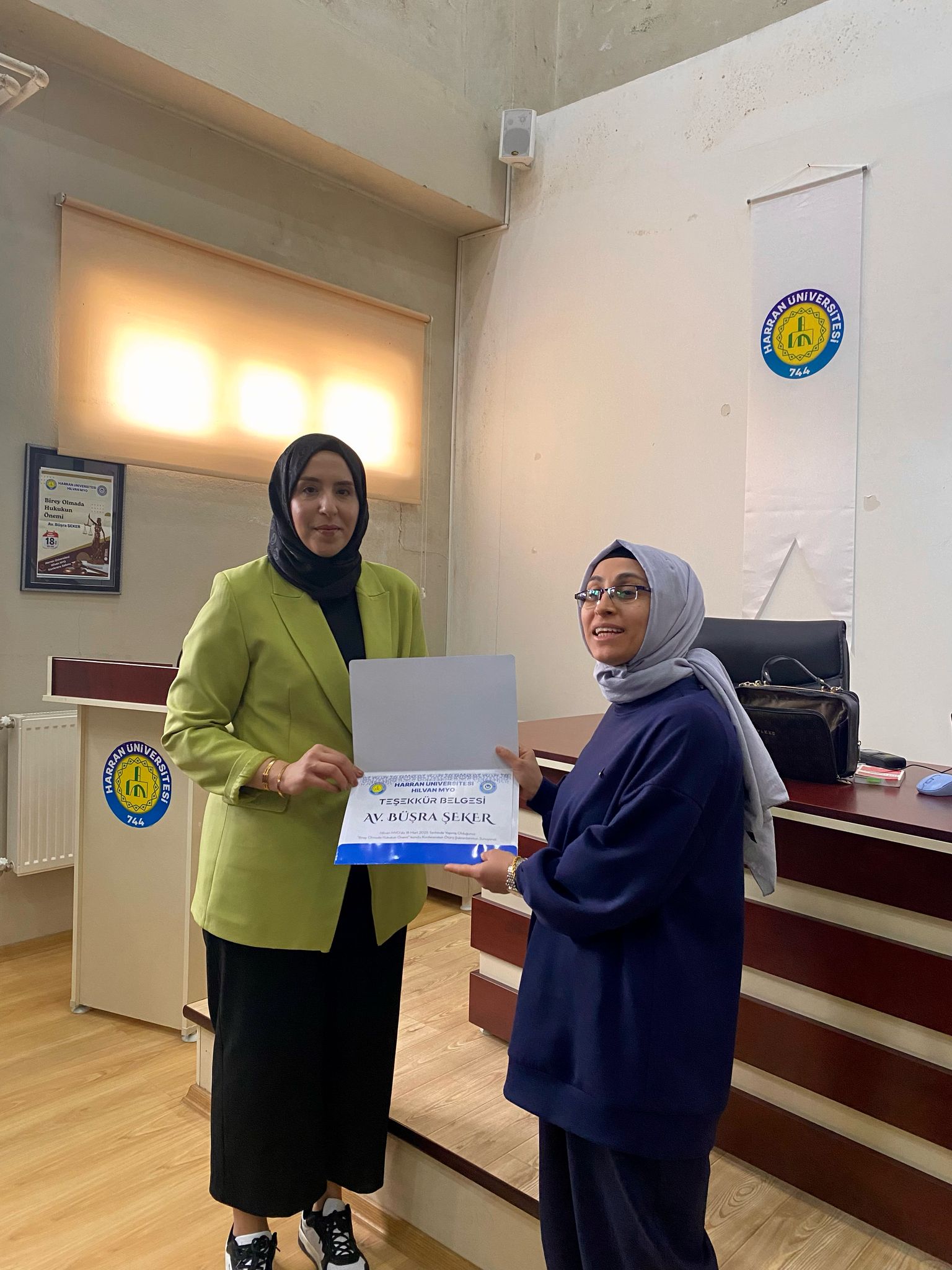 18.03.2025 tarihinde Okulumuzda Avukat Büşra ŞEKER’in koordinatörlüğünde  “Birey Olmada Hukukun Önemi” isimli konferans düzenlendi.